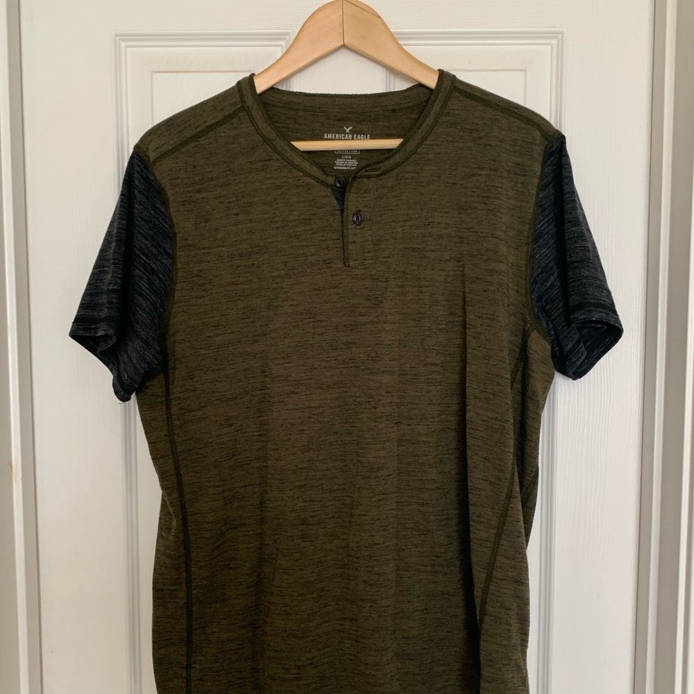 American Eagle Outfitters sport T-shirt
